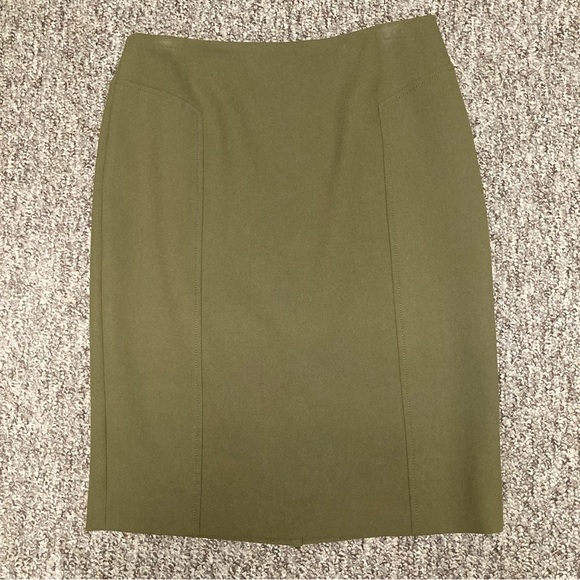 NWOT Halogen pencil skirt fully lined size 6. Back zip. Back vent slit - Picture 7 of 11